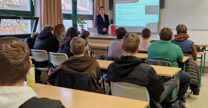 Kéz a kézben a szakképző iskolákkal – kamarai tájékoztatás a duális képzésről