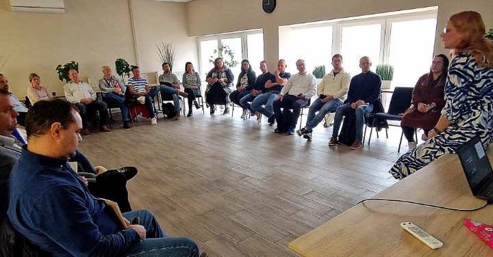 Értékesítési élmény és tudatos kommunikáció – sikerrel zárult a Veszprém Vármegyei Kereskedelmi és Iparkamara értékesítési tréningje