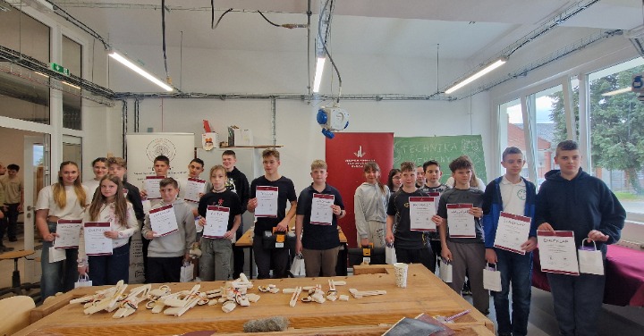 Érett Fa Műhelynap - faipari pályaorientációs program Pápán