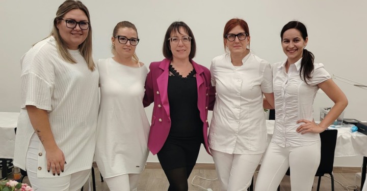 Sikeresen zárult a kézápoló és körömkozmetikus mestervizsga