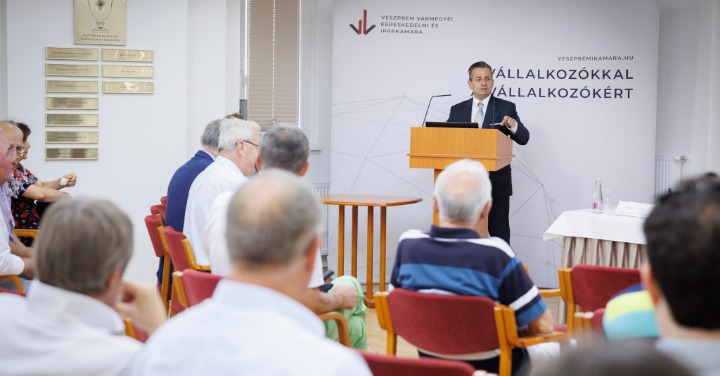 Üzleti reggeli és miniszteri egyeztetés Veszprémben
