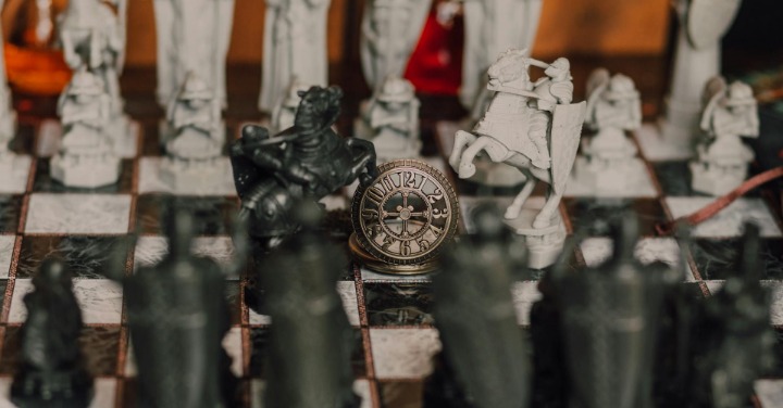 Fegyverbe hívják a magyar cégeket – iparági fordulat előtt a gazdaság