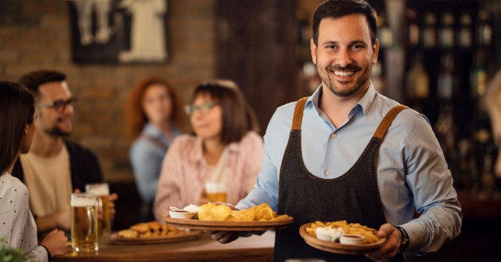 Már alkalmazható az adókönnyítés a felszolgálási díjnál