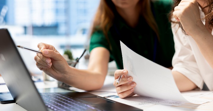 Új korszak kezdődik a jogviszony-bejelentésben: jön a 08E nyomtatvány