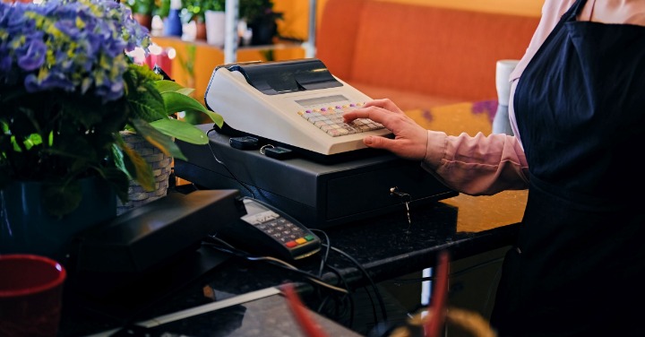 Kiemelt NAV ellenőrzések a május 1-i hosszú hétvégén