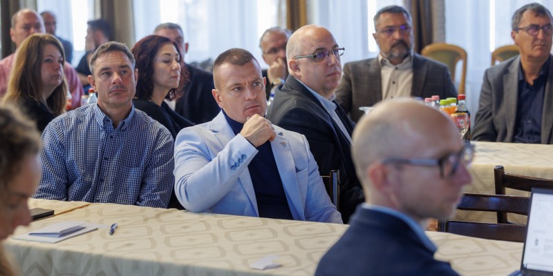 00dbfd331463f1d1b48e3ad55628d28a